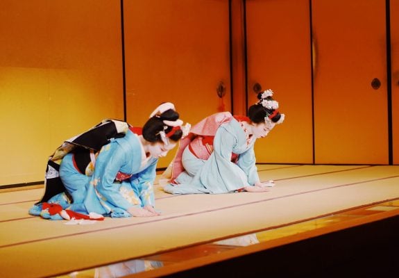 Expérience Authentique avec une Geisha : Dîner Privé ou Cérémonie du thé