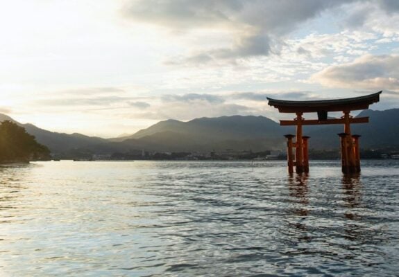 Kayak dans la baie de Miyajima : Tour du Sanctuaire Itsukushima et son Torii Flottant